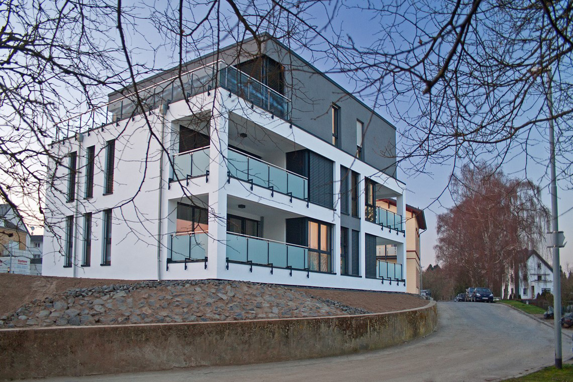 Haus in den Elbgärten Straßenansicht
