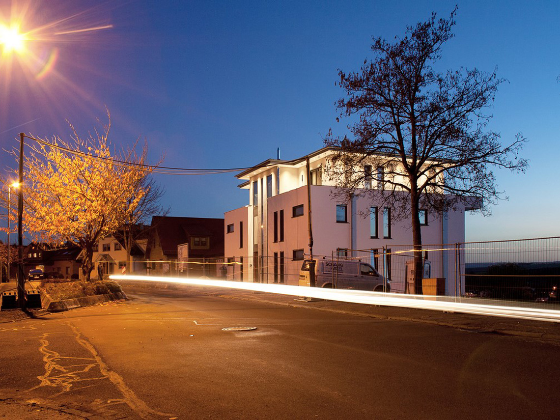 Sandweg Straßenansicht am Abend